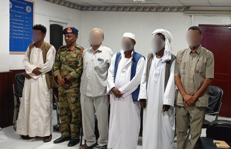 الصورة المرفقة هي لمدير شركة "بورتس إنجينيرينغ" أو باسمها المعروف شركة الموانئ الهندسية التي يديرها العقيد بحري أنس يونس المتورط في استيراد الكلور أو المواد المزدوجة الاستخدام وتحويلها للجهد الحربي.